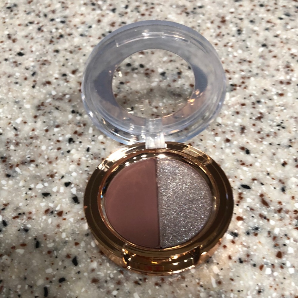 🆕 Kiss Beauty Two Color Eyeshadow- Earthly color